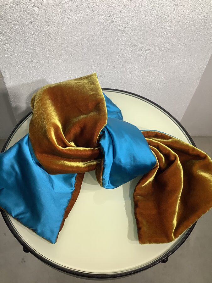 Bergs Prive` scarf