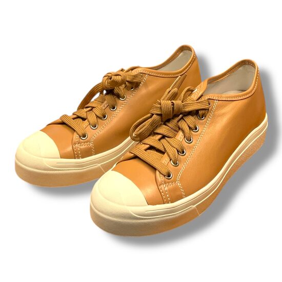 Sofie D`Hoore kedas FOLK